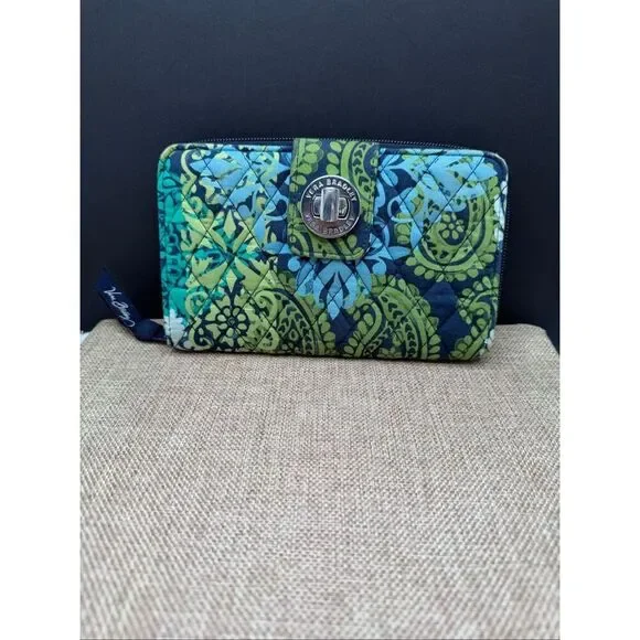 Vera Bradley Turn Key and Zip around Wallet Caribbean Sea Design - Picture 9 of 9